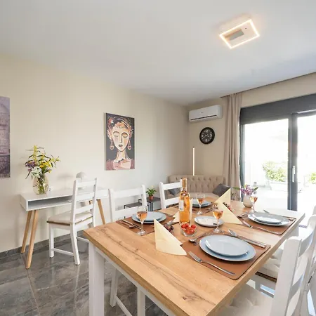 Legantes Luxury With Shared Pool *