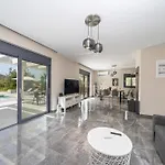 Legantes Luxury With Shared Pool דירה Makriotika