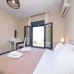 Legantes Luxury With Shared Pool Apartment *