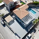 Legantes Luxury With Shared Pool * Makriotika