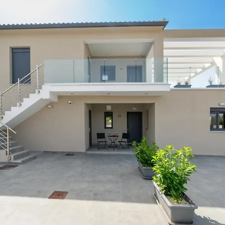 Apartment Legantes Luxury With Shared Pool Makriotika