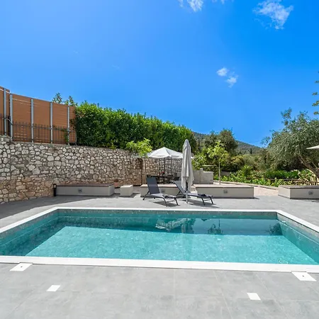 Apartamento Legantes Luxury With Shared Pool Makriotika