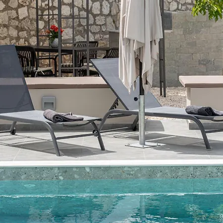 Legantes Luxury With Shared Pool