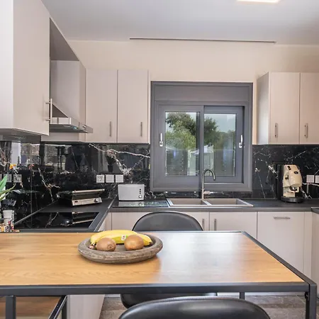 Legantes Luxury With Shared Pool Makriotika