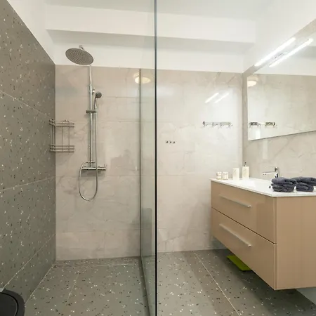 Legantes Luxury Apartment Makriotika