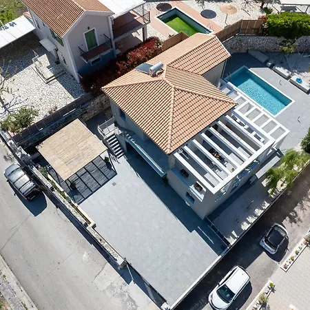 Legantes Luxury With Shared Pool * Makriotika