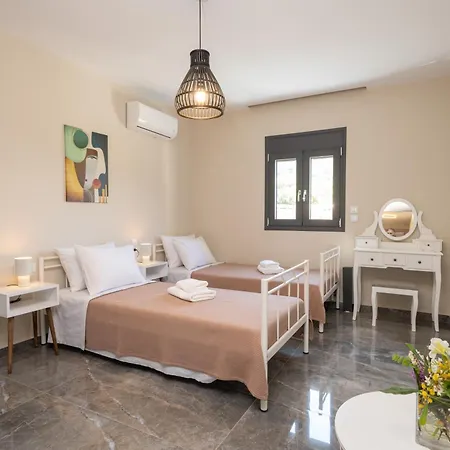 Legantes Luxury With Shared Pool *