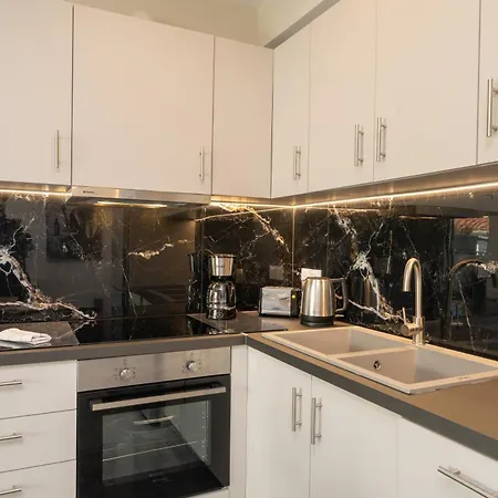 Legantes Luxury With Shared Pool