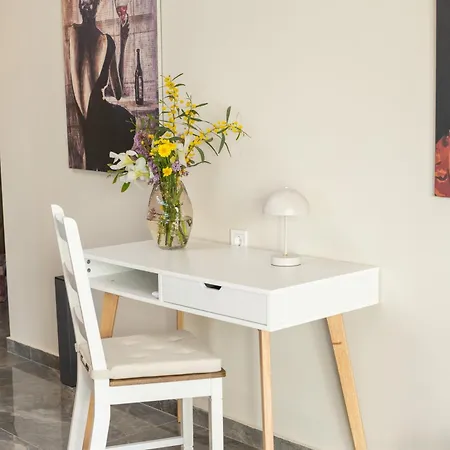 Legantes Luxury With Shared Pool