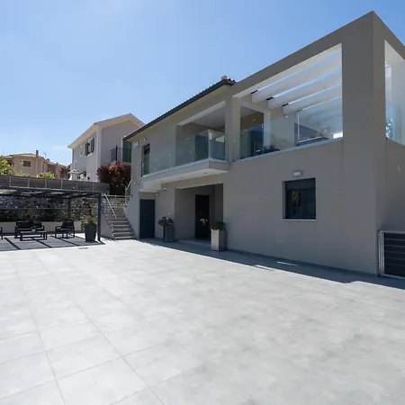 Legantes Luxury With Shared Pool Apartman Makriótika