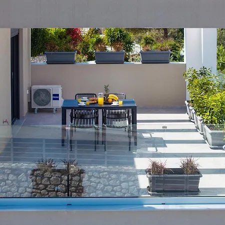 Legantes Luxury With Shared Pool